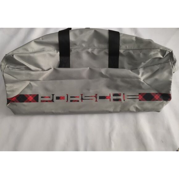 Porsche Duffel Bag: The All-in-One Travel and Gym Sports Bag - Picture 3 of 10
